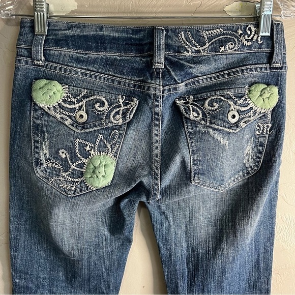 Miss Me Thick Stitch Embellished Floral Denim Capris - Picture 9 of 12